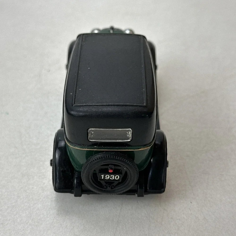 1930 Chevy Coach National Motor Museum Die Cast 1:32 Green Loose